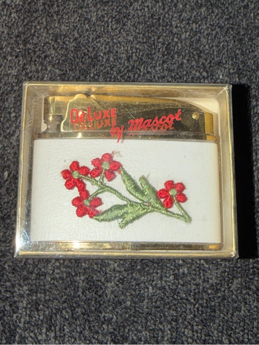 Vintage NOS 1950's Deluxe Mascot Brass Lightr White Cloth w Embroidered Flowers